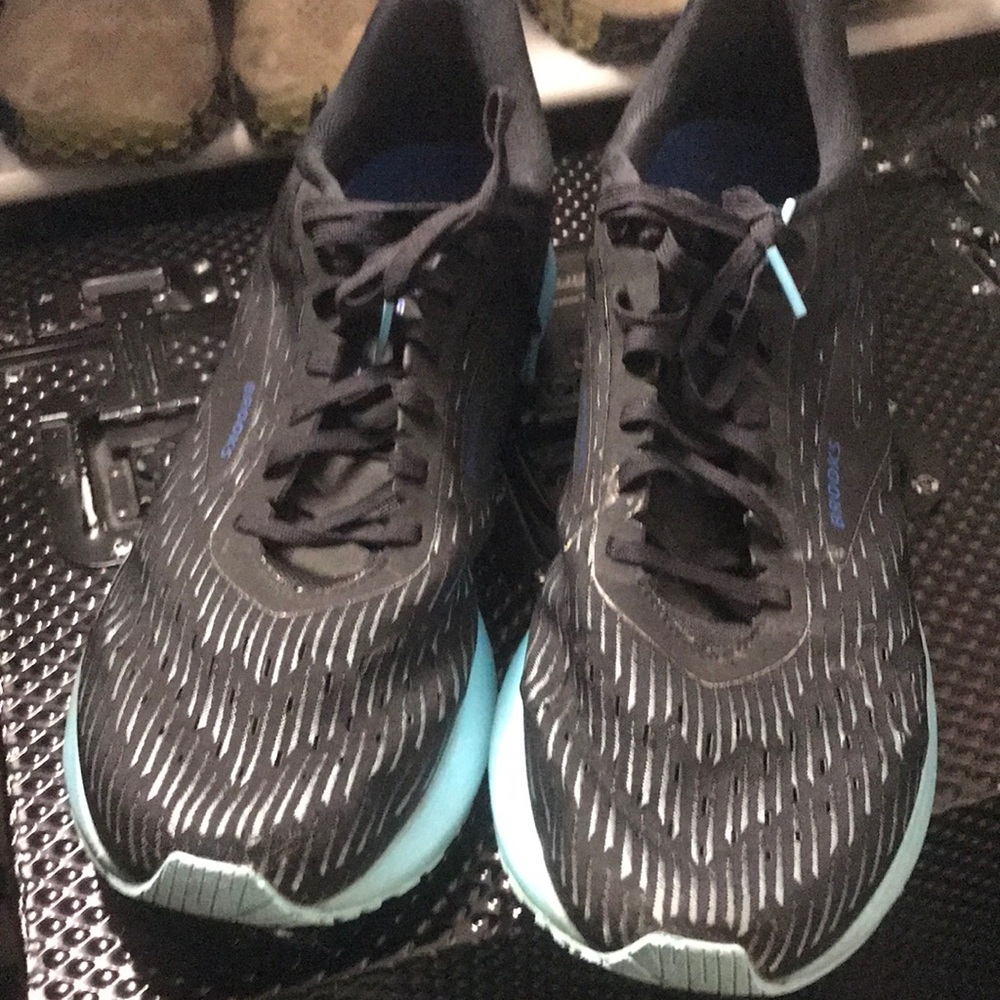 2  pair Brooks size 13